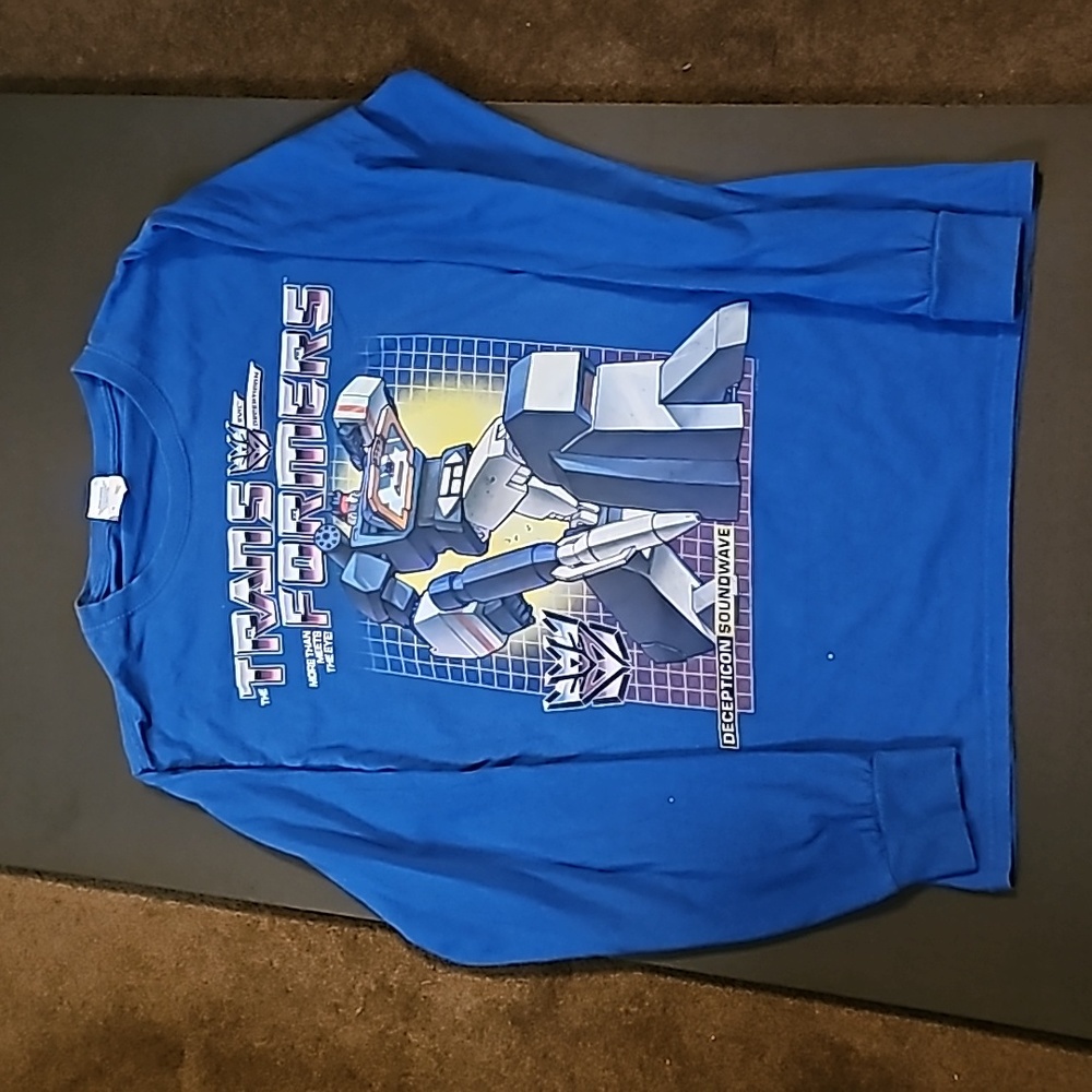 Transformers Soundwave on fruit of the loom. Size small.